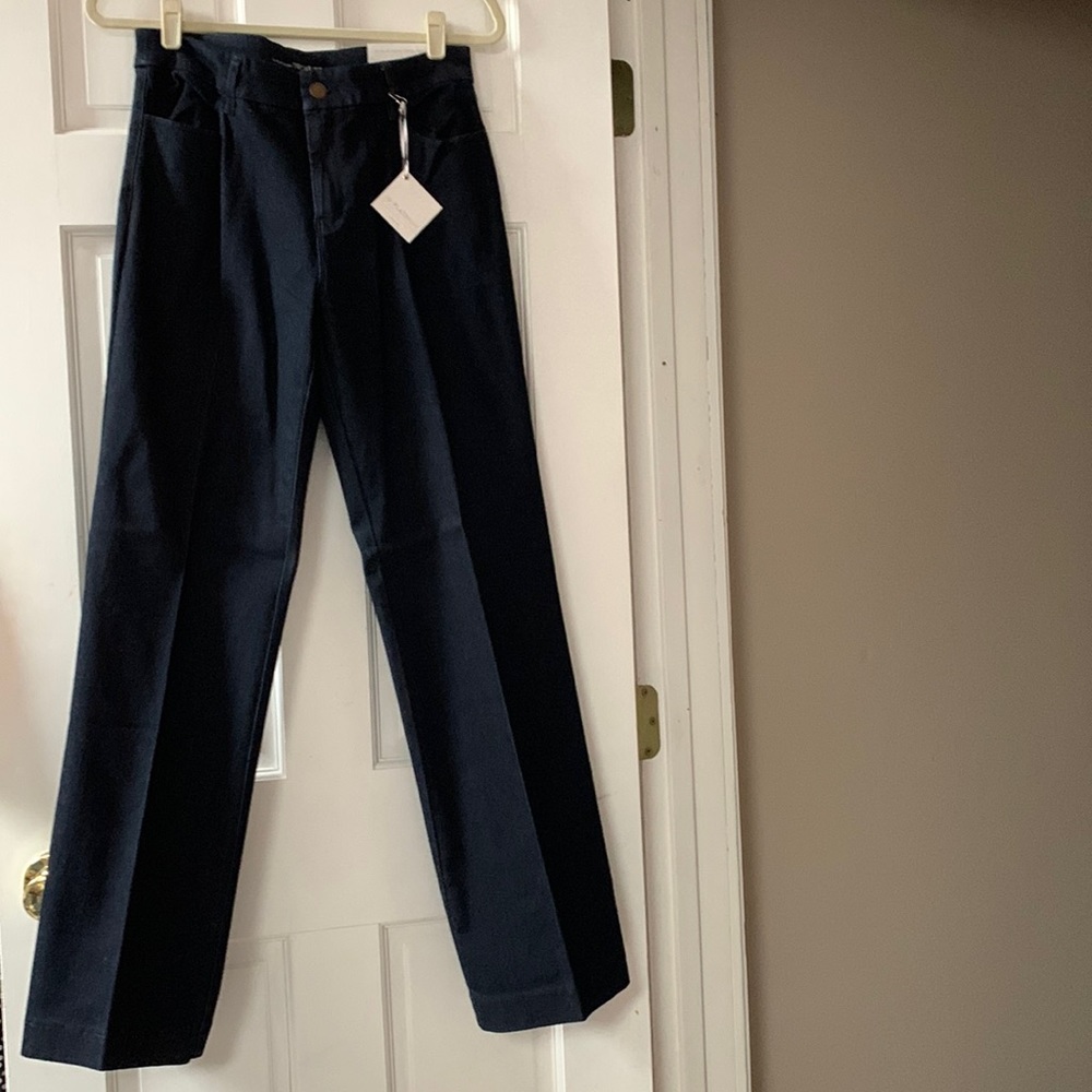 NWT- Chico’s Platinum Trouser Jean size 0.5 regular